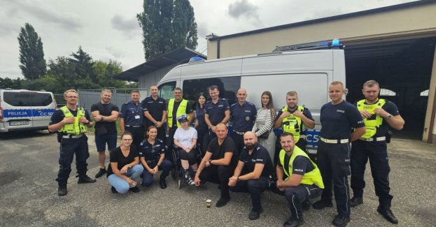 Odwiedziny poszkodowanej w wypadku policjantki Dominiki Urban w murach grudziądzkiej komendy.