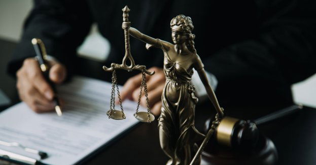 Dwaj wrocławscy adwokaci oskarżeni o podrobienie dokumentów