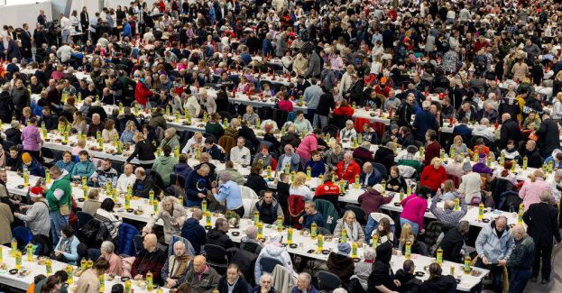 Poznań: ponad 1300 ubogich i samotnych osób zasiadło do największej w kraju wigilii pod jednym dachem