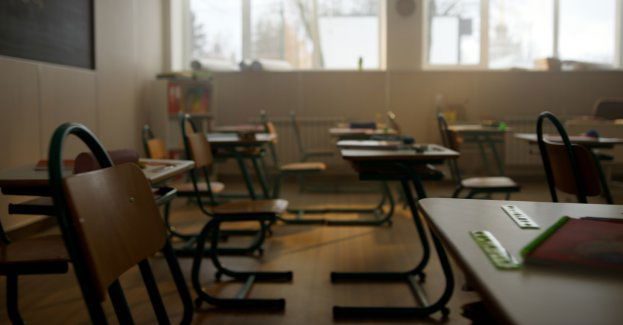 Pożar lampy w szkole, ewakuacja dzieci i pracowników
