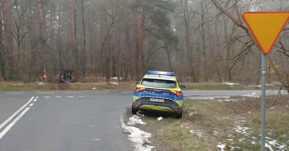 zdjęcie: Wypadek w Ulaskach. Kierująca trafiła do szpitala / fot. KPP w Makowie Mazowieckim