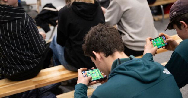 FOMO - lęk, że będąc offline coś przeoczymy - to problem, z którym mierzymy się także w święta