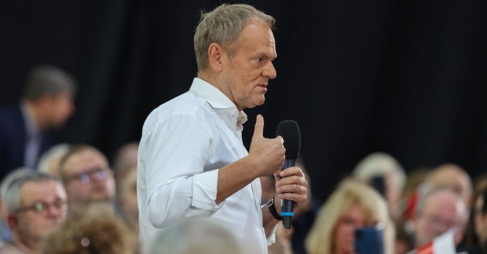 zdjęcie: Tusk: Bełchatów jest pierwszy na liście lokalizacji drugiej elektrowni atomowej / Piotrków Trybunalski, 15.10.2025. Premier RP Donald Tusk podczas otwartego spotkania z mieszkańcami w siedzibie Zespołu Szkół Ponadpodstawowych nr 4. w Piotrkowie Trybunalskim, 15 bm. (aldg) PAP/Marian Zubrzycki