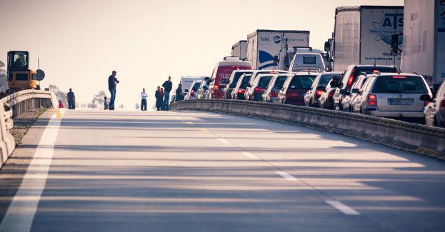 Zderzenie trzech ciężarówek na S17 koło Garwolina, przejezdny tylko jeden pas ruchu w kierunku Warszawy