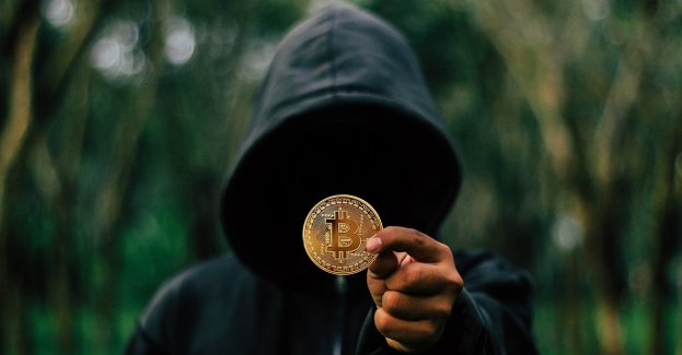 Emeryt stracił ponad pół miliona złotych; chciał zarobić na kryptowalutach