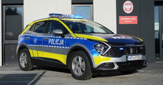 Dwa nowe oznakowane radiowozy dla pilskich policjantów