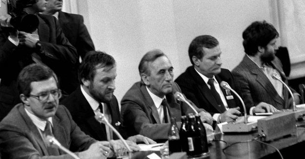 35 lat temu podpisano porozumienia Okrągłego Stołu