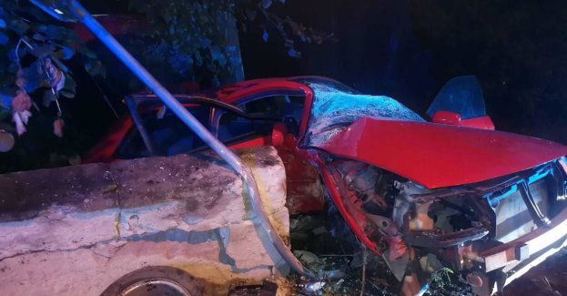 Prawo jazy miał zaledwie od 10 dni. Swoją podróż zakończył na betonowym płocie
