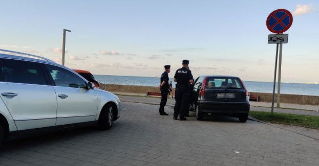 Młodzi policjanci na ulicach Gdyni