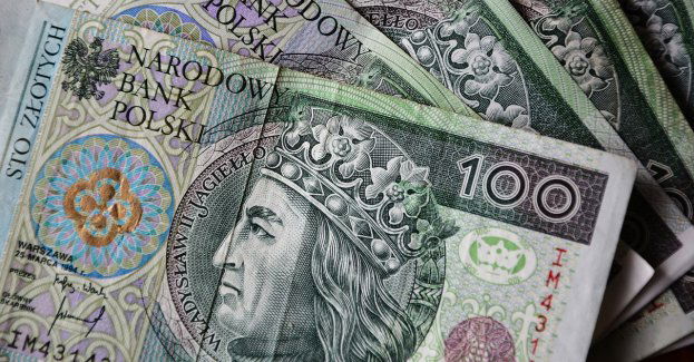 Dwie osoby podejrzane o wprowadzanie do obiegu fałszywych banknotów; grozi im 10 lat więzienia