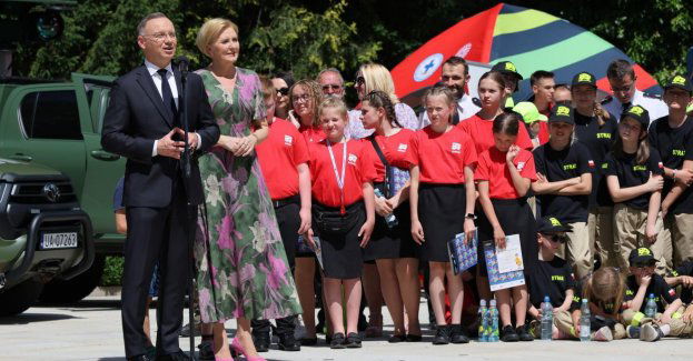 Para prezydencka spotkała z dziećmi, które uczą się jak bezpiecznie spędzić wakacje