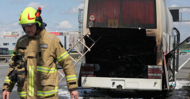 Na trasie S8 zapalił się autobus wiozący dzieci
