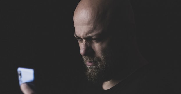 Stracił pieniądze przy sprzedaży telefonu. Zachowajmy ostrożność przy internetowych transakcjach