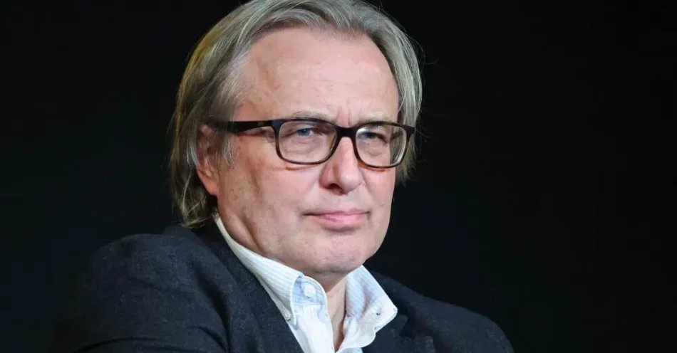zdjęcie: Prof. Gawin: Nowa Polska, o którą walczyła Armia Krajowa, miała zbudować prawdziwie polską nowoczesność / Warszawa, 13.11.2025. Pomysłodawca festiwalu Dariusz Gawin na konferencji prasowej dot. XX Festiwalu Warszawskiego Niewinni Czarodzieje, zorganizowanej przez Instytut Stefana Starzyńskiego, 13 bm. w Warszawie. Tegoroczna edycja wydarzenia odbędzie się pod hasłem „Sny o Warszawie”. (mr) PAP/Albert Zawada