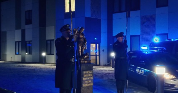 Sierpeccy policjanci oddali hołd tragicznie zmarłym kolegom