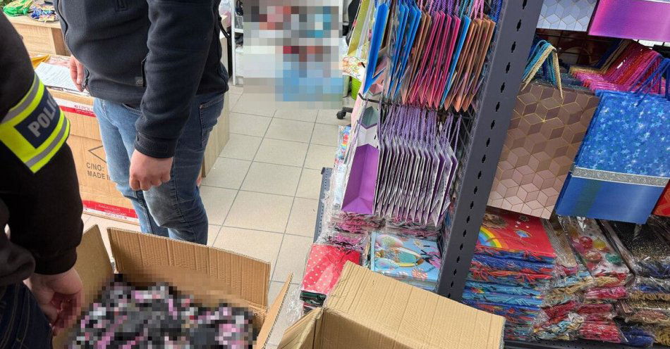 zdjęcie: Piaseczyńscy policjanci zabezpieczyli ponad 500 podróbek / fot. KPP w Piasecznie