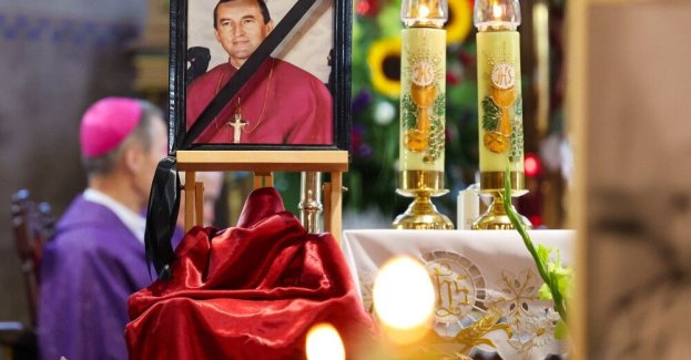 Biskup Jan Szkodoń spoczął na cmentarzu w rodzinnym Chyżnem na Orawie