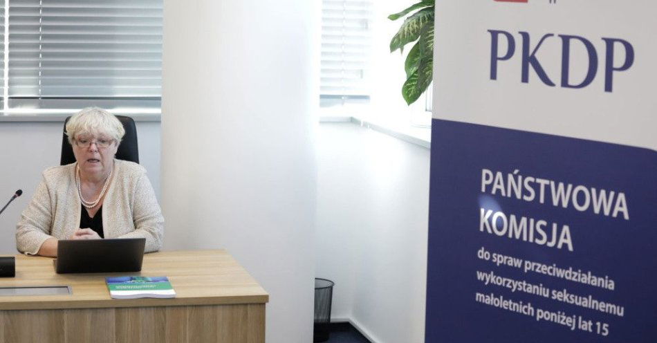 zdjęcie: Ekspertka: trzeba wzmocnić ochronę dzieci przed wykorzystaniem seksualnym / Warszawa, 09.01.2024. Członek komisji Agnieszka Rękas komisji podczas konferencji prasowej Państwowej Komisji do spraw przeciwdziałania wykorzystaniu seksualnemu małoletnich poniżej lat 15 w siedzibie komisji w Warszawie, 9 bm. Temat konferencji: „Ile kosztuje” cierpienie dziecka wykorzystanego seksualnie? - III Raport Państwowej Komisji. (sko) PAP/Tomasz Gzell