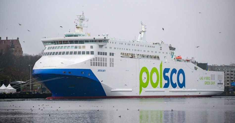 zdjęcie: Nowy prom „Jantar” został zaprezentowany przy Wałach Chrobrego w Szczecinie / Szczecin, 17.01.2026. Nowy prom Jantar Unity przy Bulwarze Chrobrego w Szczecinie, 17 bm. Należący do spółki Polskie Promy Jantar Unity to jedna z najnowocześniejszych tego typu jednostek na Bałtyku. (aldg) PAP/Marcin Bielecki