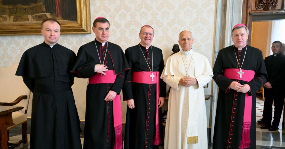 zdjęcie: Abp Józef Kupny u papieża Leona XIV. Wręczył Ojcu Świętemu ważną pamiątkę / fot. nadesłane