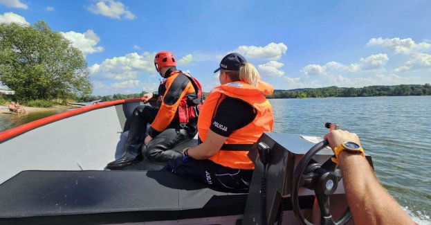Policjanci i strażacy z Lwówka Śląskiego wspólnie kontrolują zbiorniki wodne