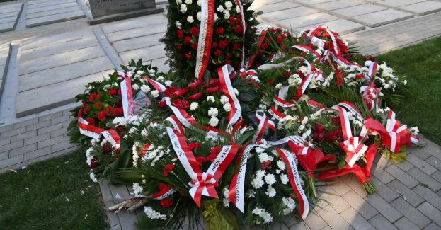 Pogrzeb szczątków ofiar niemieckich zbrodni odnalezionych w Dolinie Śmierci