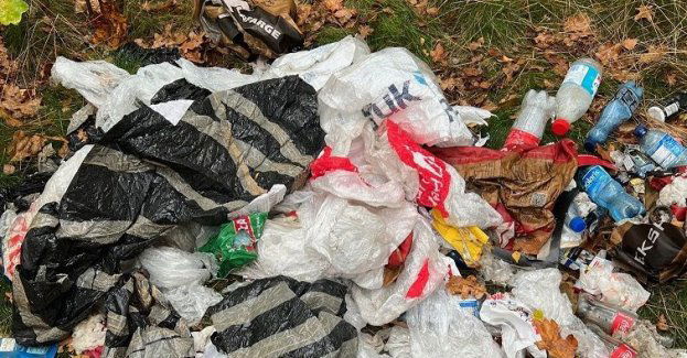 Wyrzucił śmieci na działce leśnej nie wiedząc, że pozostawił po sobie ślad