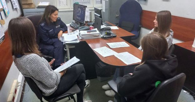 Młodszy aspirant Barbara Gaweł przygotowuje drużynę dzierżoniowskiego Ochotniczego Hufca Pracy