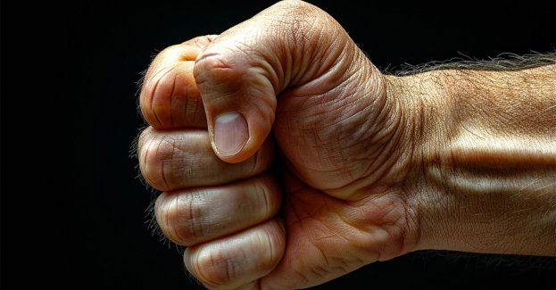 37-latek znęcał się nad schorowanym ojcem