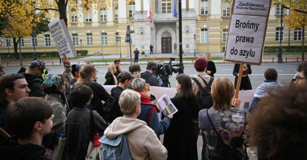 Pod hasłem "Prawo do azylu - prawem człowieka" protest przed KPRM