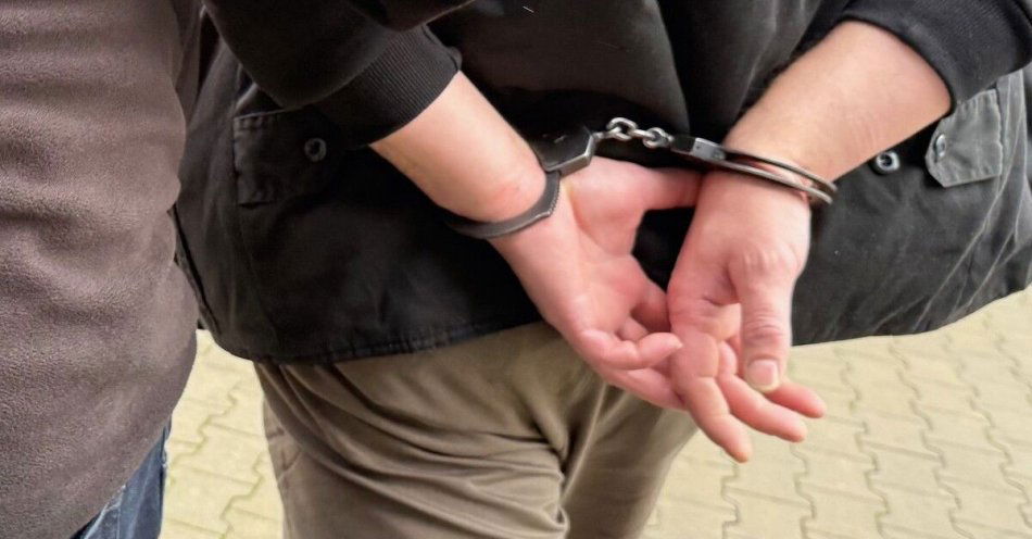 zdjęcie: Słuchacze Szkoły Policji pomogli zatrzymać poszukiwanego w Sławnie / fot. KPP w Sławnie