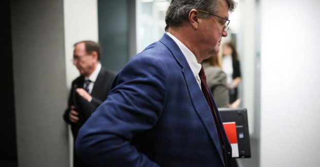 Szef Kancelarii Sejmu zdecydował o dezaktywacji kart poselskich M. Kamińskiego i M. Wąsika