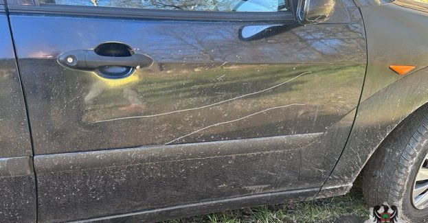 Porysował karoserię dwóch samochodów, bo nie spodobało mu się parkowanie