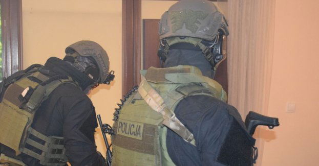 Policjanci zatrzymali członków zorganizowanej grupy przestępczej trudniącej się handlem narkotykami