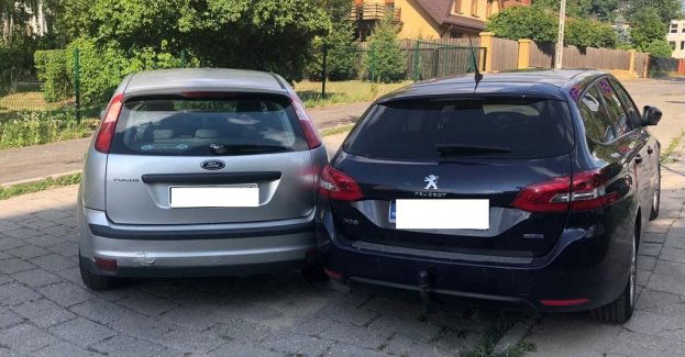 Auto stoczyło się
