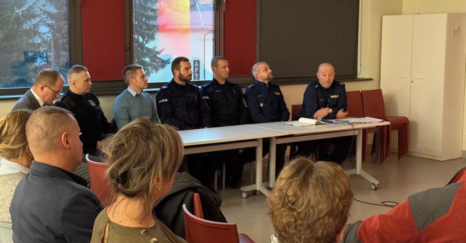 zdjęcie: Debata o sprzedaży alkoholu przy szkole przyniosła efekty / fot. KMP w Suchej Beskidzkiej