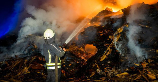 Prezes firmy oskarżony o doprowadzenie do pożaru w zakładzie recyklingu opon