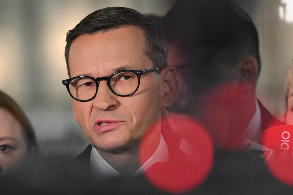 zdjęcie: Morawiecki o zmianach podatkowych: cios w splot słoneczny polskiego biznesu / Warszawa, 24.07.2026. Były premier Mateusz Morawiecki podczas konferencji w Sejmie w Warszawie, 24 bm. Wcześniej prezes PiS Jarosław Kaczyński oświadczył, że grupa posłów zrezygnowała z członkostwa w PiS. Do czwartku do północy parlamentarzyści PiS mieli czas na złożenie deklaracji o nieprzynależeniu do stowarzyszeń - pod groźbą wykluczenia z partii. Mateusz Morawiecki jest twórcą i członkiem Stowarzyszenia Rozwój Plus. (jm) PAP/Radek Pietruszka