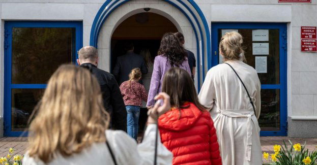 Tylko wyborcy z wyższym wykształceniem wybierali częściej KO niż PiS