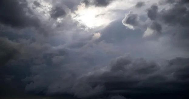 W niedzielę w większości kraju temperatura poniżej 20 st. C; na północy możliwe deszcze i burze