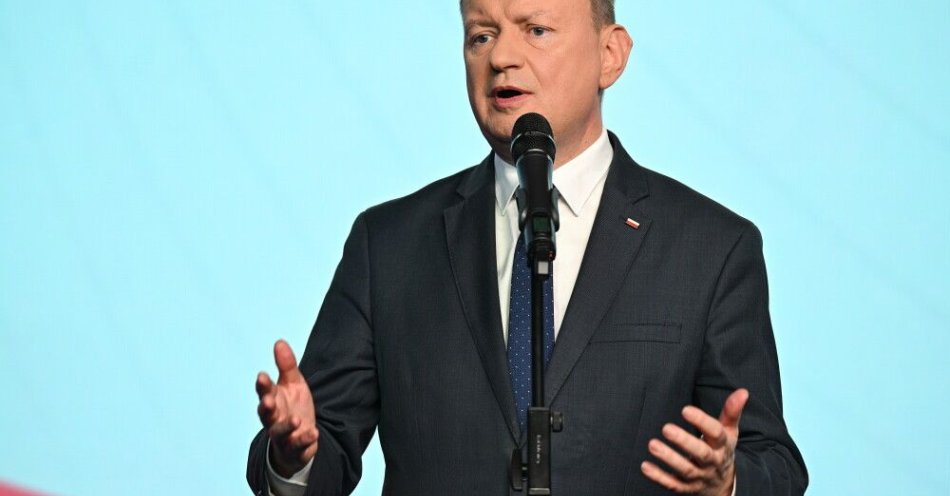 zdjęcie: Błaszczak: służby specjalne poinformowały mnie o cofnięciu poświadczeń bezpieczeństwa / Warszawa, 15.10.2025. Przewodniczący KP PiS Mariusz Błaszczak na konferencji prasowej z udz. prezesa PiS Jarosława Kaczyńskiego w siedzibie ugrupowania przy ul. Nowogrodzkiej w Warszawie, 15 bm. (jm) PAP/Radek Pietruszka