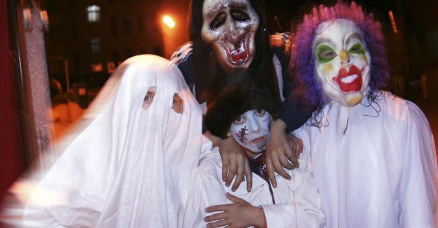 Zgłoszenia ws. cukierków z niebezpiecznymi przedmiotami podczas zbiarania przez dzieci słodyczy w halloween