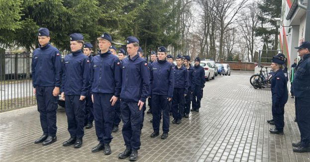 Uczniowie klasy mundurowej ćwiczyli musztrę w Chojnicach