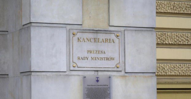 Zarzuty dla mężczyzny, który rozlał nieznaną ciecz przed KPRM