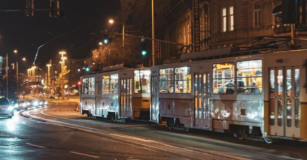 Parada z okazji 125 lat elektrycznych tramwajów w mieście