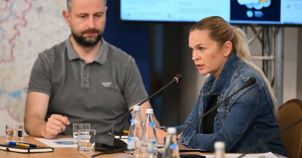 W związku z powodzią zamkniętych jest 431 placówek; organizujemy zielone szkoły