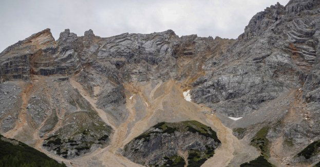 Lawina błotna uwięziła 16 turystów w schronie