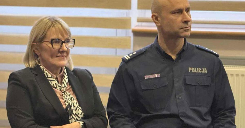 zdjęcie: Debata w Krzyżu Wielkopolskim o bezpieczeństwie seniorów / fot. KPP Czarnków Debata społeczna z seniorami w Krzyżu Wielkopolskim