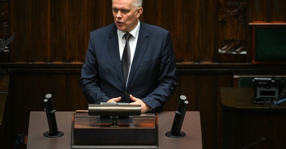 zdjęcie: Siemoniak o dywersji: działania policji, ABW i prokuratury oraz informowanie - bezprecedensowe / Warszawa, 20.11.2025. Minister - koordynator służb specjalnych Tomasz Siemoniak na sali obrad Sejmu, 20 bm. Niższa izba parlamentu zajmie się między innymi rządowym projektem ustawy o likwidacji Centralnego Biura Antykorupcyjnego. Posłowie mają wysłuchać także sprawozdania komisji o pilnym rządowym projekcie ustawy dotyczącym Funduszu Medycznego. (ad) PAP/Marcin Obara