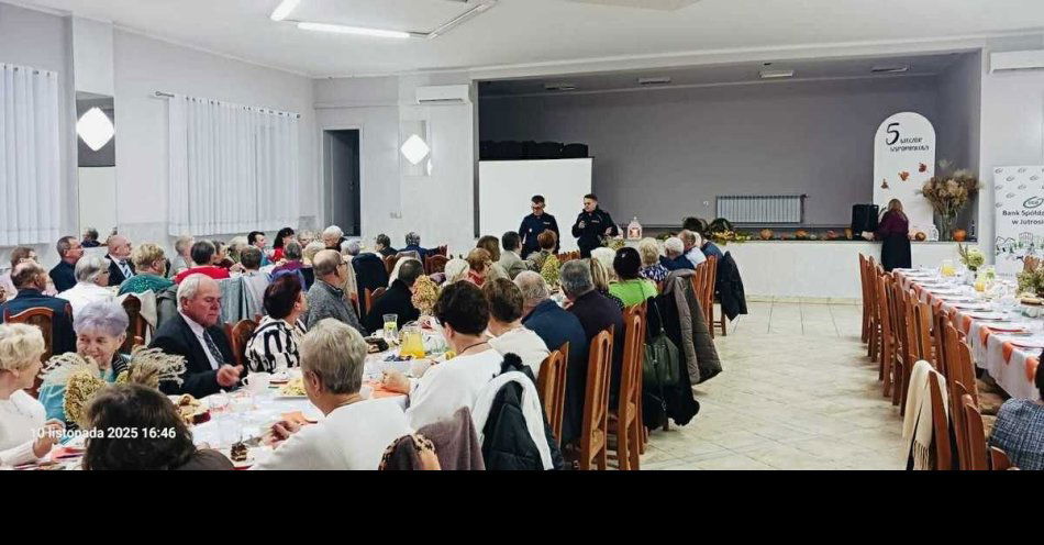 zdjęcie: Seniorzy w Dubinie uczą się jak nie paść ofiarą oszustwa / fot. KPP Rawicz